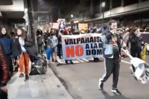 Valparaíso: Cientos de porteños marcharon este sábado contra el proyecto Dominga