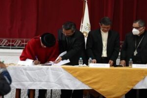 Ecuador. Movimiento indígena y gobierno ecuatoriano firman acta de paz para el diálogo
