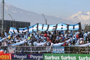 Barra de Magallanes levanta lienzo por el Apruebo en Estadio San Bernardo