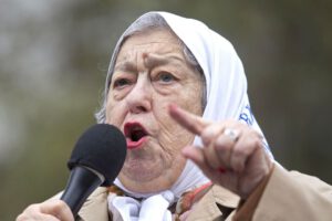 Muere presidenta de Madres de Plaza de Mayo