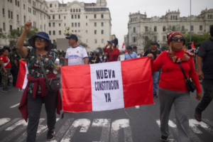 Paro en el Perú contra el gobierno y parlamento, exigen que se vayan todos.