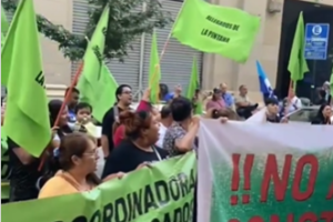 Santiago: Protesta en ex congreso por fraude constitucional en inicio de Comité de “expertos”