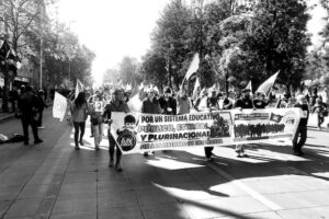 1 de mayo clasista: En masiva marcha rindieron homenaje a Francisca Sandoval y convocaron a votar Nulo el 7 mayo