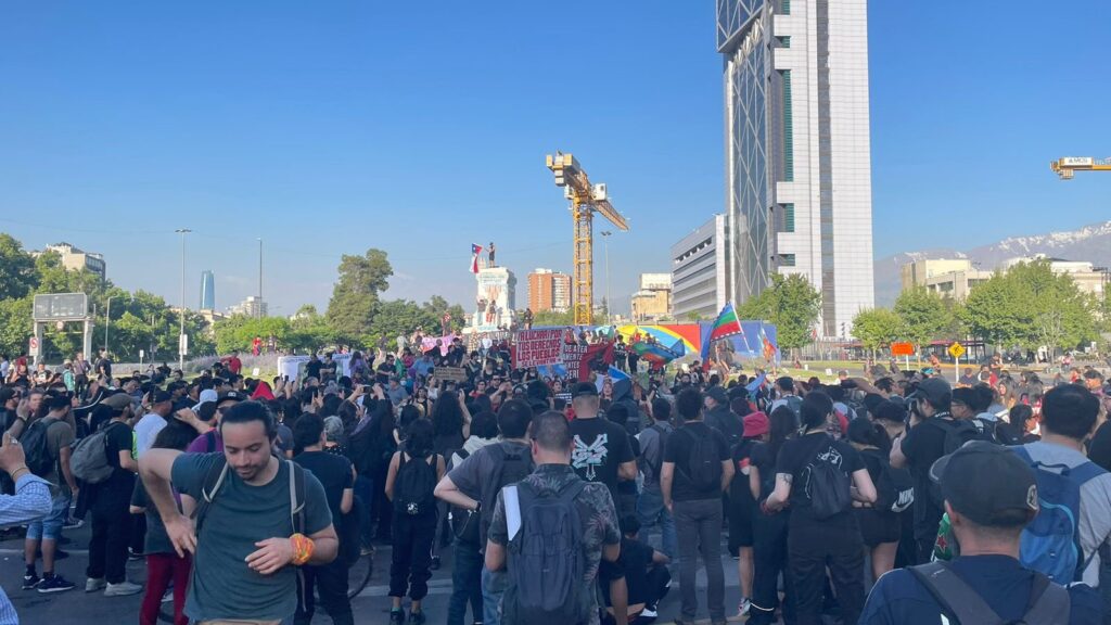 Santiaguinos se expresaron en Plaza Dignidad a 5 años de la revuelta social